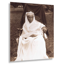 Cargar imagen en el visor de la galería, Digitally Restored and Enhanced 1911 Harriet Tubman Photo - Portrait Auburn New York - Abolitionist Underground Railroad Icon - Archival Print
