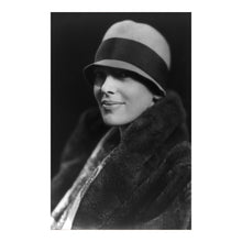 Cargar imagen en el visor de la galería, Digitally Restored and Enhanced 1930 Amelia Earhart Print - Aviatrix Portrait Golden Age Aviation - Women Pilots Ninety-Nines Era - Archival Print
